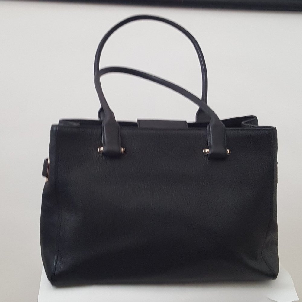 Women's Coach Leather Tote Handbag Purse Color Black! Like New H- 9” W- 13” D-5” - Picture 2 of 13